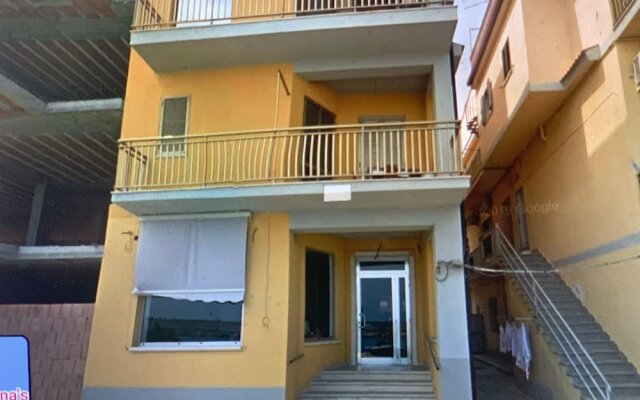 Comfortable Holiday Home In Ciro Marina With Balcony