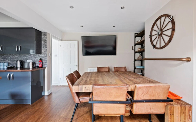 NEW Bright & Stylish 4BD Home City Centre of Leeds