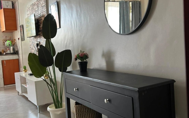 Cozy room with WIFI,parking space close to everything