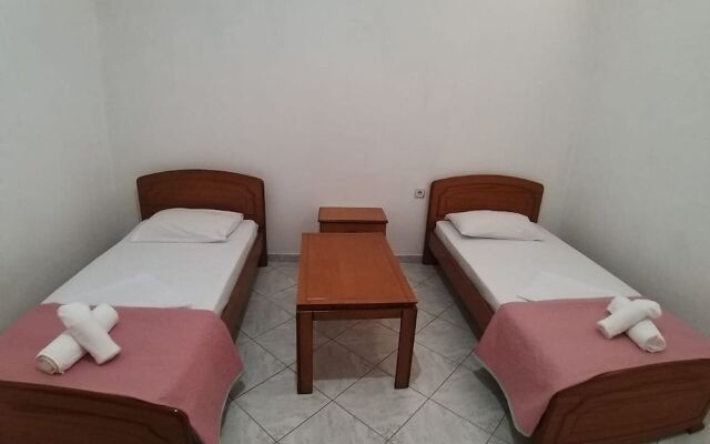 Apartments and Rooms Armanda