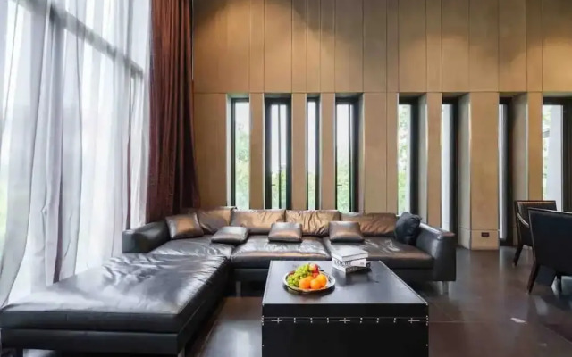 Luxury Pool Villa With Jacuzzi & Lift by Thonglor