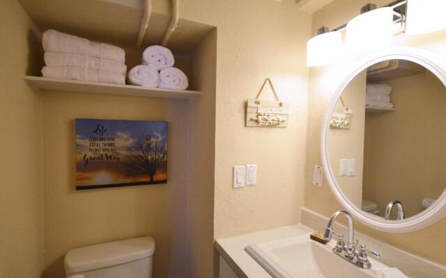 Kon Tiki 234 Renovated King Studio