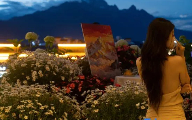 Cloud View Snow Art Bed and Breakfast (with a view of Jade Dragon Snow Mountain) — 3-star hotel in Lijiang