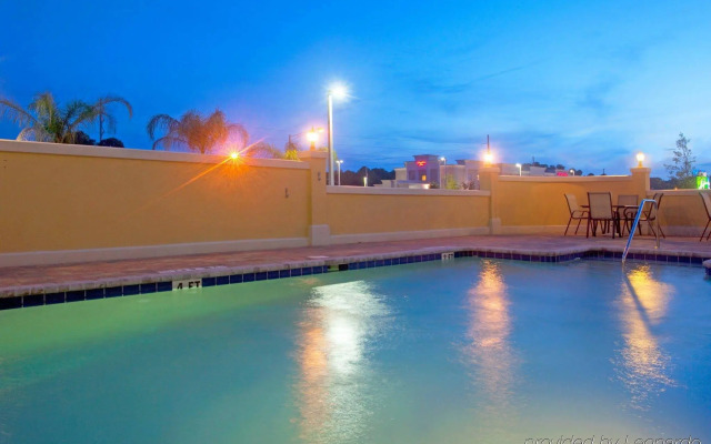 Holiday Inn Express & Suites Chaffee-Jacksonville West by IHG