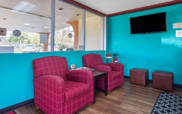 Travelodge by Wyndham Forsyth