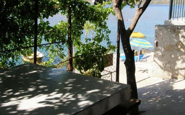 Apartment Kira - 20m from beach