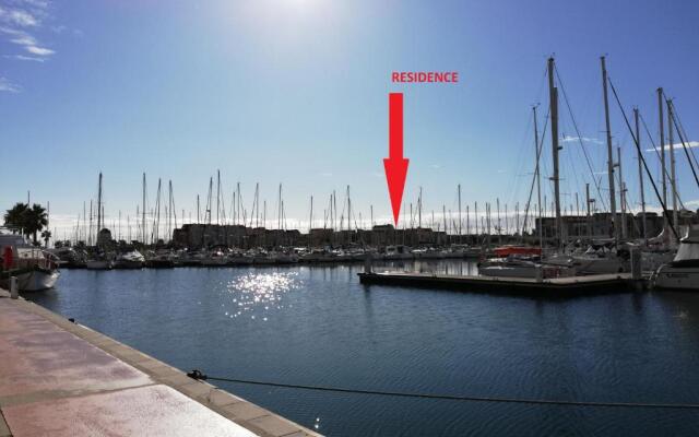 T2 sur le port avec parking