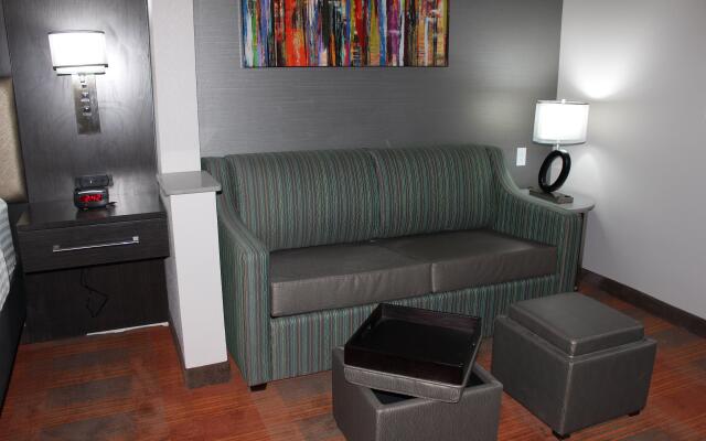 Holiday Inn Express & Suites Shawnee-Kansas City West by IHG
