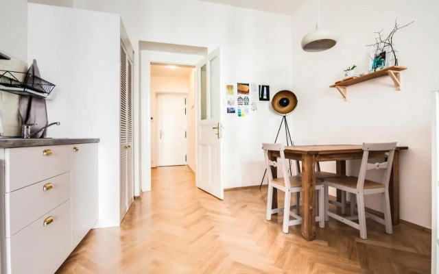 Trendy Local Apartment