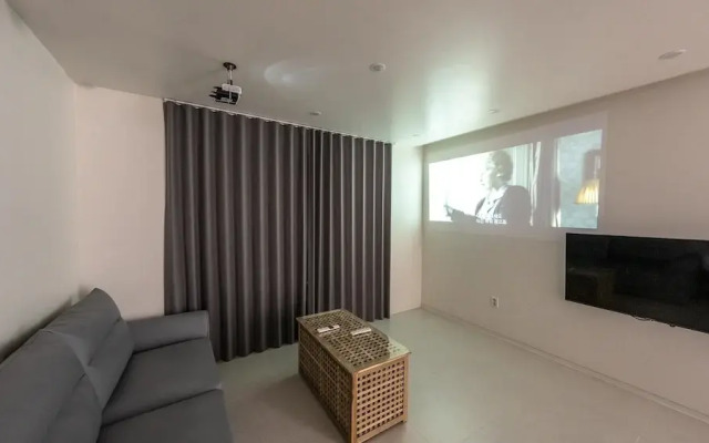 Gyeongju EL Poolvilla Pension