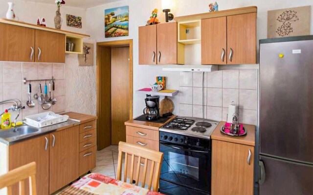 Stunning Apartment in Grebactica With Wifi and 2 Bedrooms