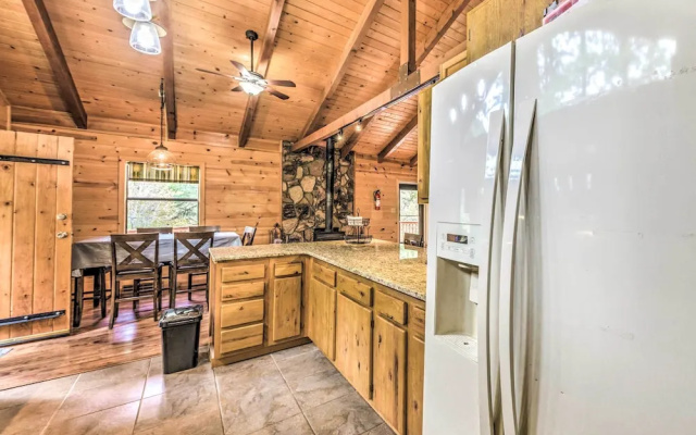 Updated Ruidoso Cabin w/ Spacious Deck & View