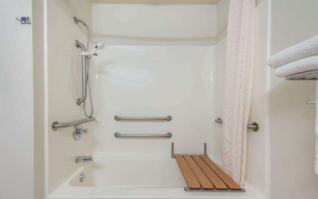 Microtel Inn & Suites by Wyndham Altus