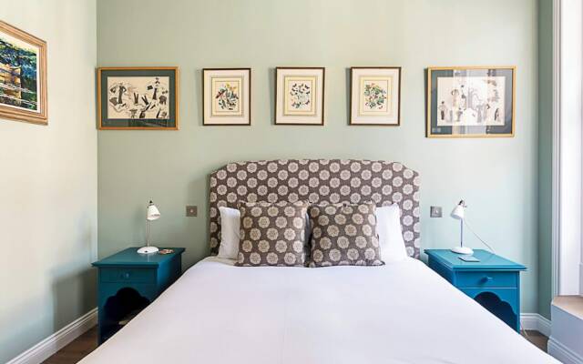 Well-designed Chelsea Flat