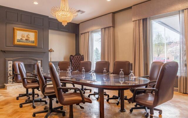 The Drake Oak Brook, Autograph Hotels