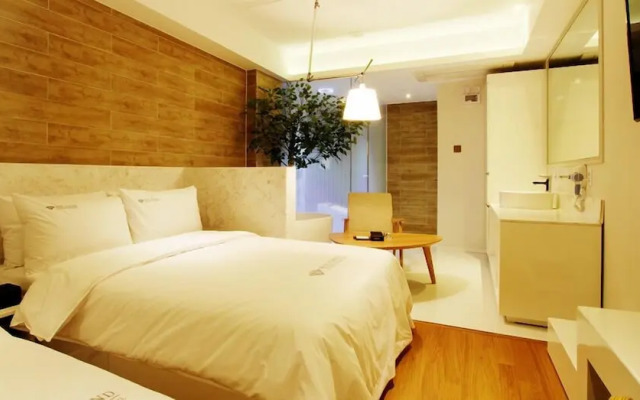 Rich Diamond Hotel