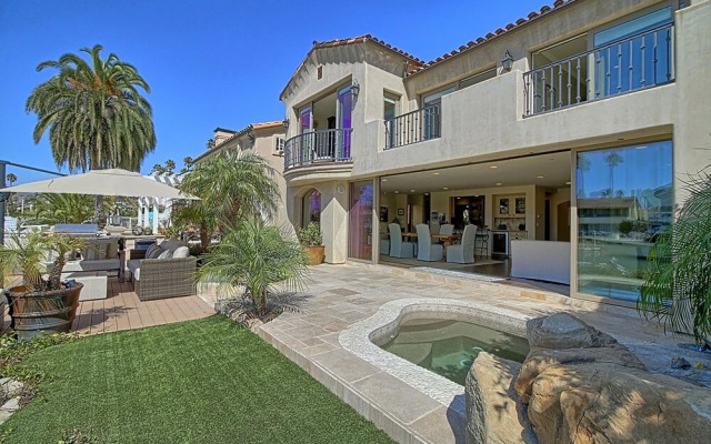 Large Ventura Keys Waterfront 4 Bedroom Home