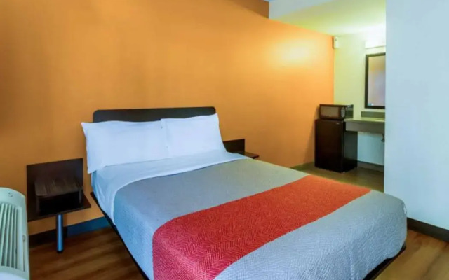 Motel 6 on Maple