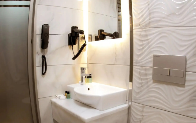 X-Nellyi Boutique Hotel