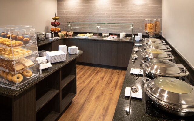 Totem Hotel and Suites