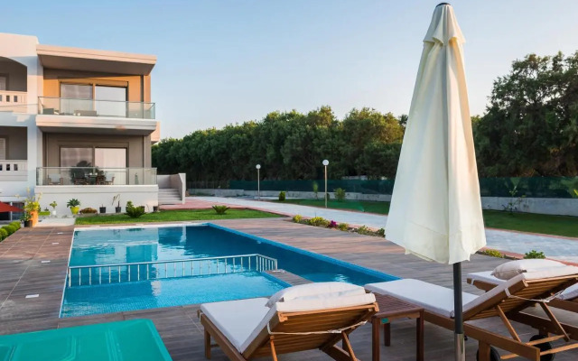 Niovi Seaside Suites