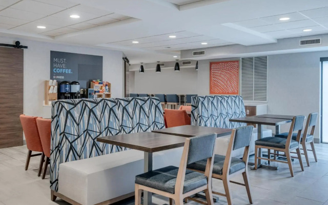 Holiday Inn Express & Suites Wadsworth by IHG