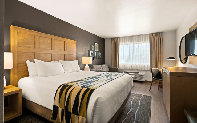 Oxford Suites Redding