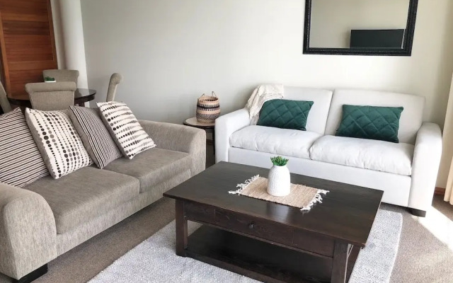 1BR Princes Wharf Seaview Apartment