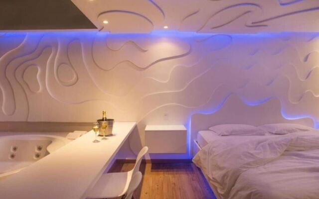 Tout Motel (Adults Only)