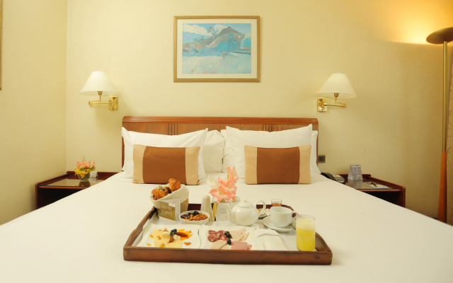 Carlton Hotel