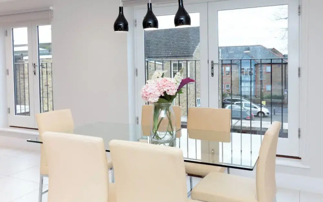 Stunning Central Windsor Town House