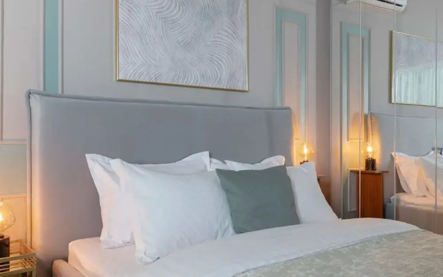 Holt s Sublime Minty Fresh 1BR on the Park