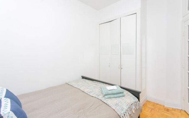 NY011 2 Bedroom Apartment By Senstay