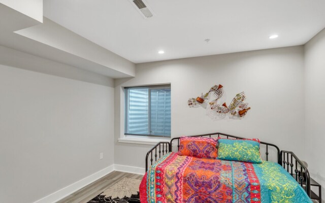 University City - Philadelphia 6 Bedroom Home by RedAwning