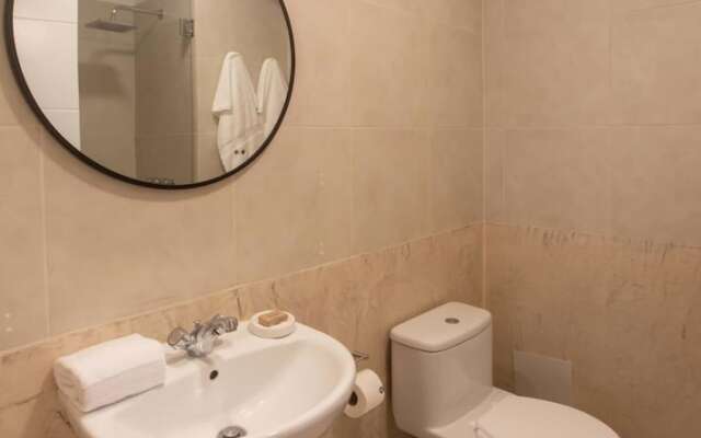 w Sleek 2BR in Miraflores