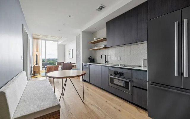 New 1BR Condo on Rainey St-Rooftop Pool