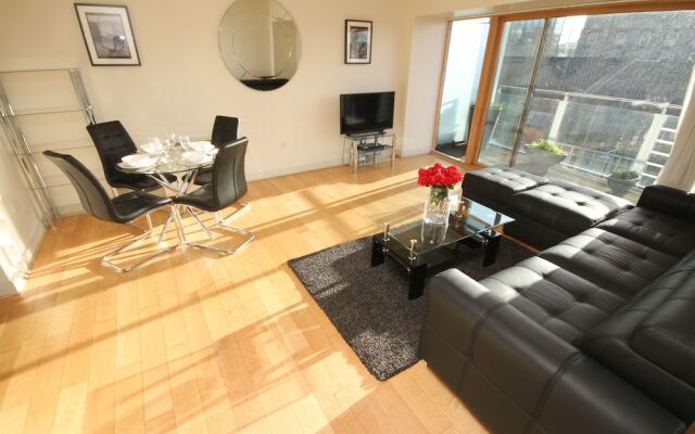 Hanover Dock Suite