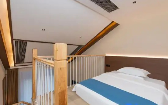Quxiang Yazhu Chufeng Courtyard Homestay (Jiuge Alley)