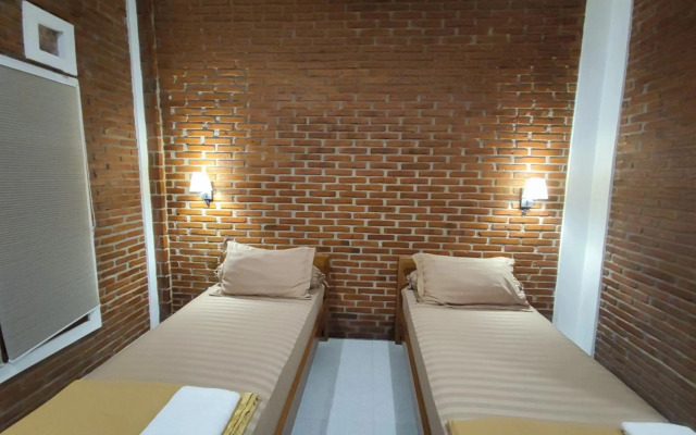 Genthong Homestay - Hostel