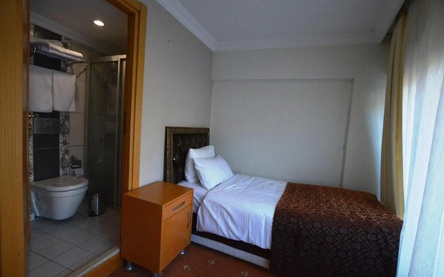 Palace Point Hotel
