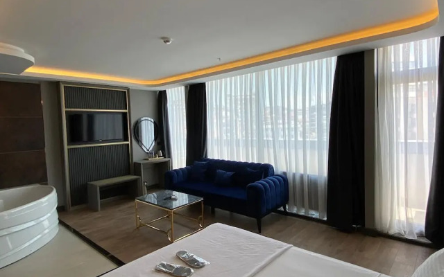 216 Ruby Suite