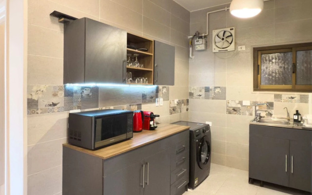 The 2bdr Crimson Crib @ The Heart Of Heliopolis