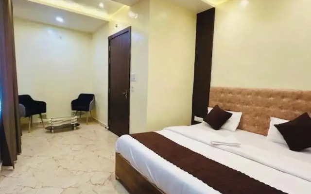 Hotel R K Palace