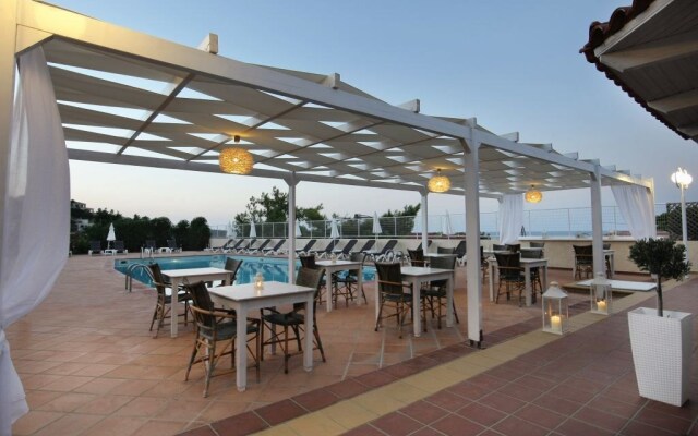 Saradari Beach Hotel - Adults Only