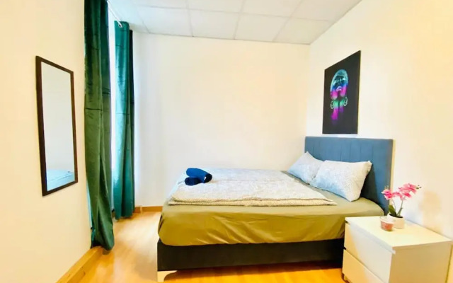 Stylish Shared 3-Bedroom Stay Near City