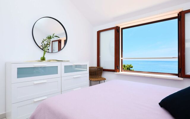 Hedera Estate, Hedera A16