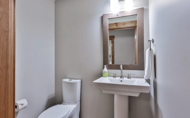 White Spruce Lodge by Spring Creek Vacations