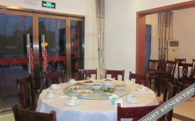 Qinqijia Hotel