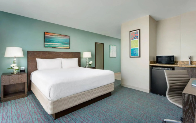 Courtyard by Marriott Waikiki Beach