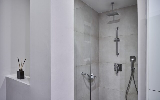 Chic n Bright 3 Bd Apt with Hilton View